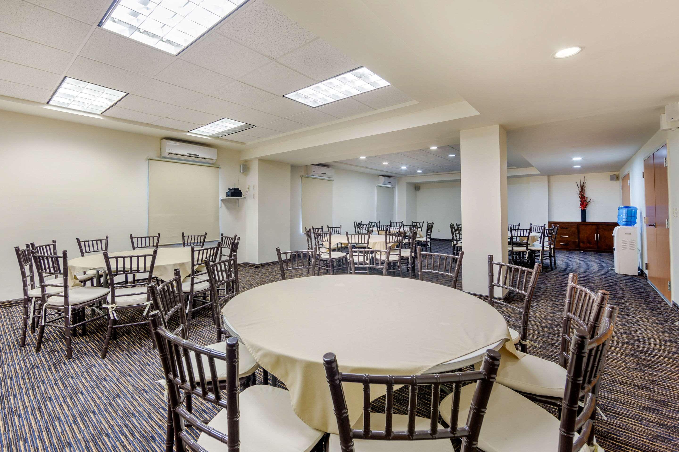 Sleep Inn Monclova Exterior photo