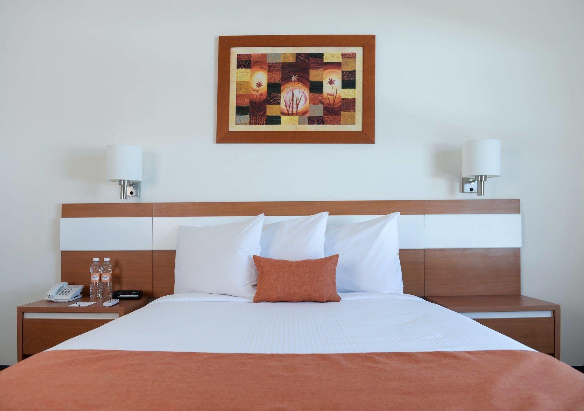 Sleep Inn Monclova Exterior photo