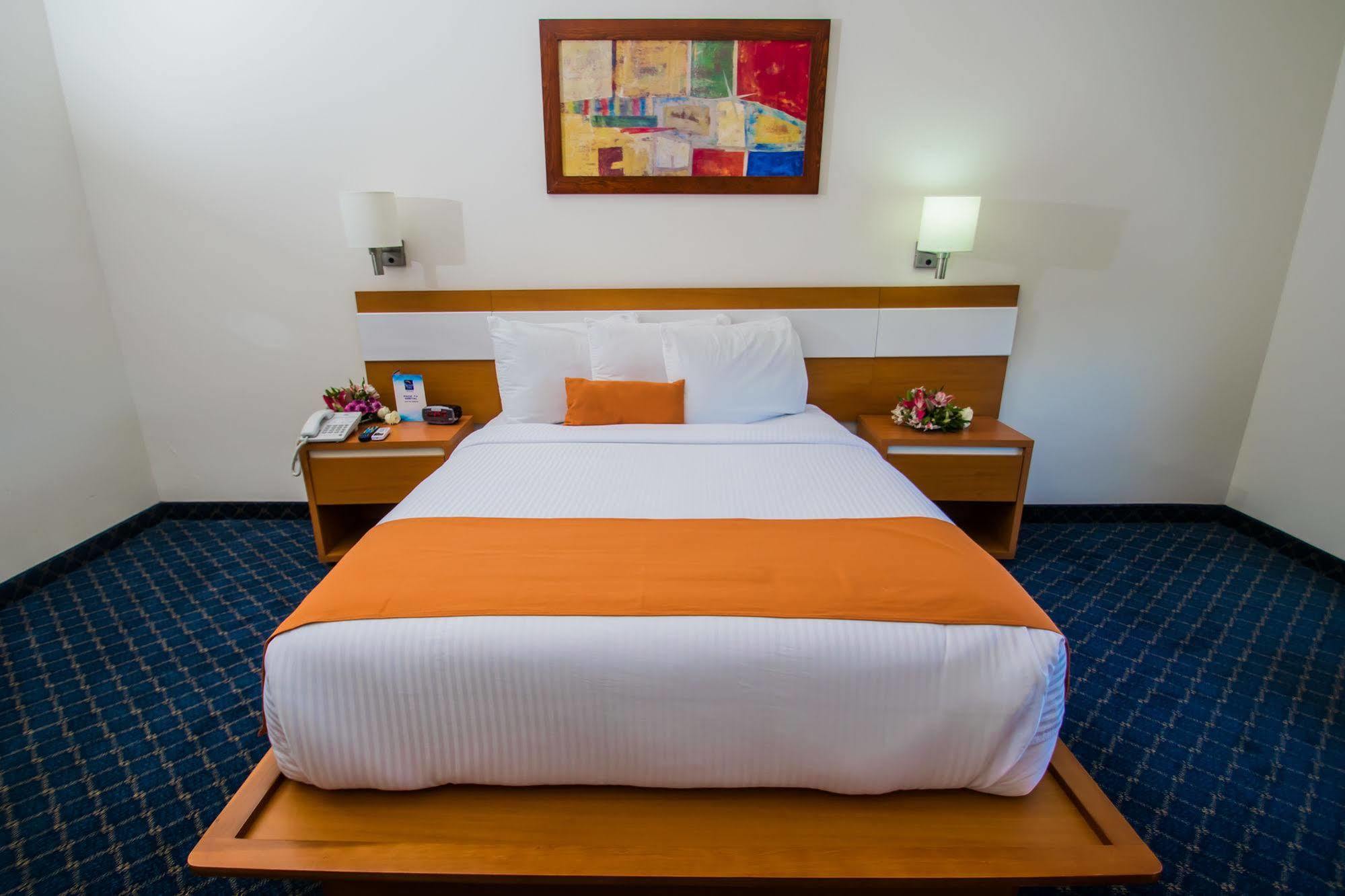 Sleep Inn Monclova Exterior photo